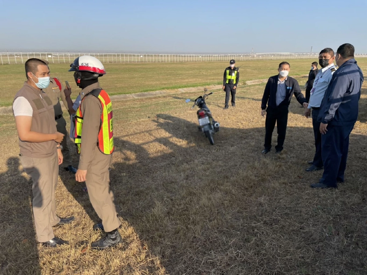 สลด แม่ท้อง 4 เดือน ขี่จยย.พาลูก 6 ขวบ กลับจากเที่ยวทะเล "หลุดโค้ง" ตกถนน ดับ