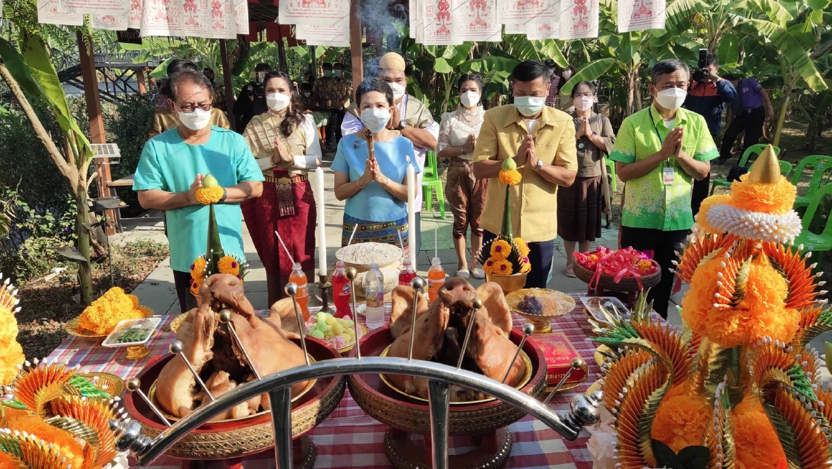 เลขเด็ดงวดนี้ 17/1/65 แก้บนศาลพ่อขุนช้างฯ ยอด "ประมูลเลขสวย" ทะลุ 22 ล้าน 