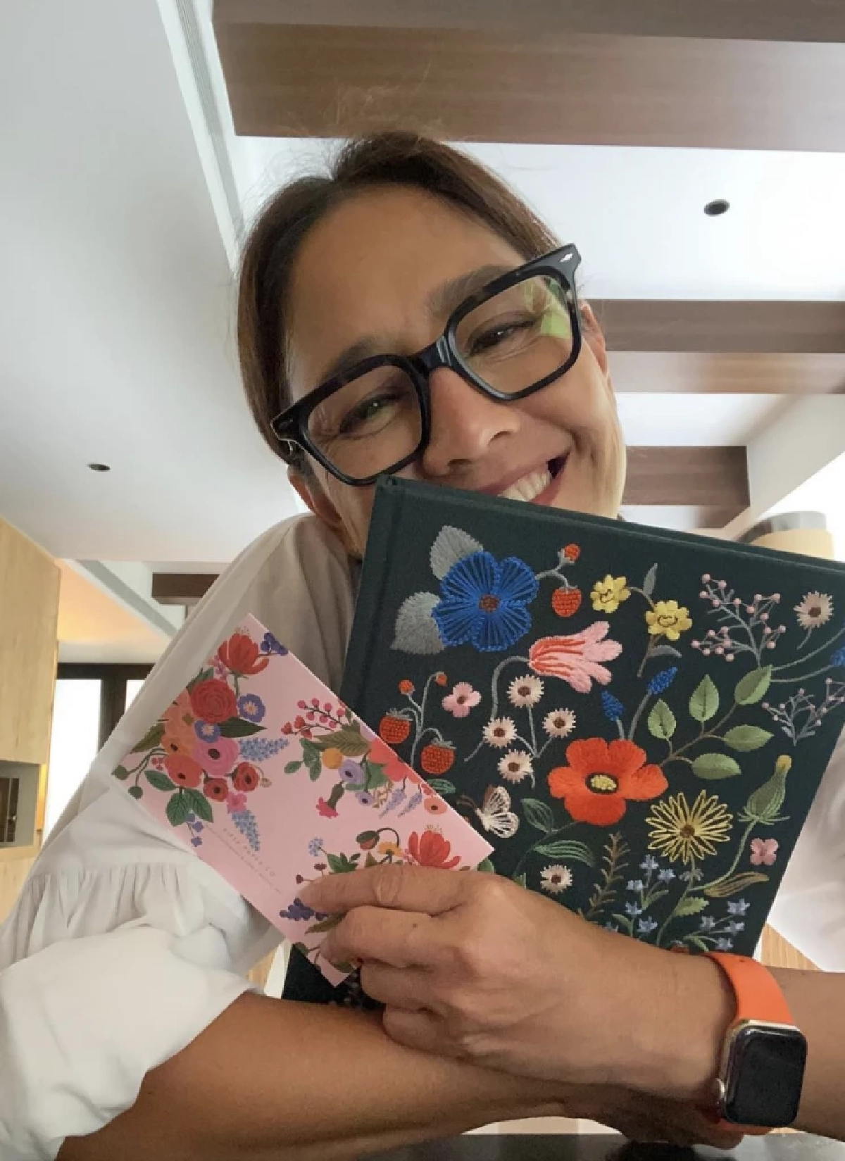 \"นก สินจัย\"เคลื่อนไหวหลังลูกสาวเปิดใจถูกเทียบแม่ \"ท็อป ดารณีนุช\" ร่วมเมนต์