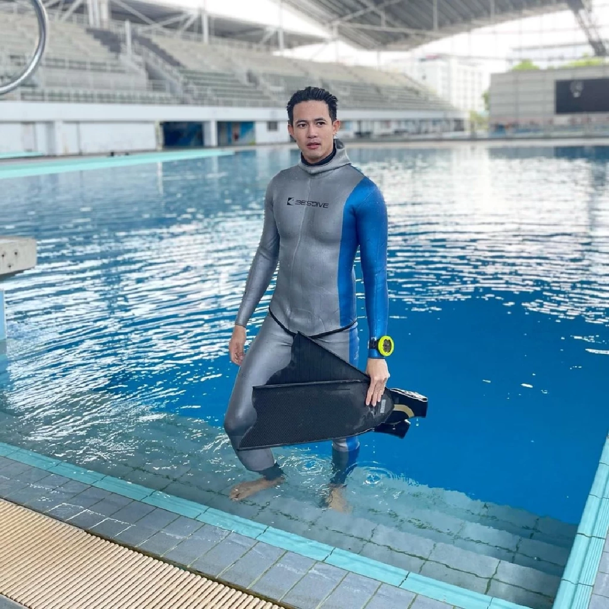 งานเข้า "แชมป์ ชนาธิป" ถูกชาวเน็ตเชียร์ให้เอา "ตีนกบ"ออกจากภาพ เพราะขัดใจ