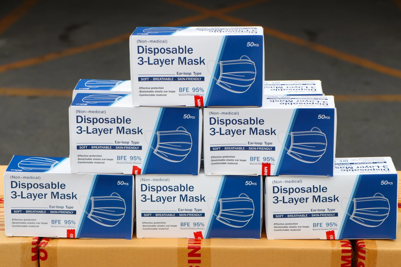 บิ๊กเหวียง ผนึกเอกชนร่วมใจสู้โควิด ส่งมอบอุปกรณ์ป้องกันโควิดสู่ประชาชน