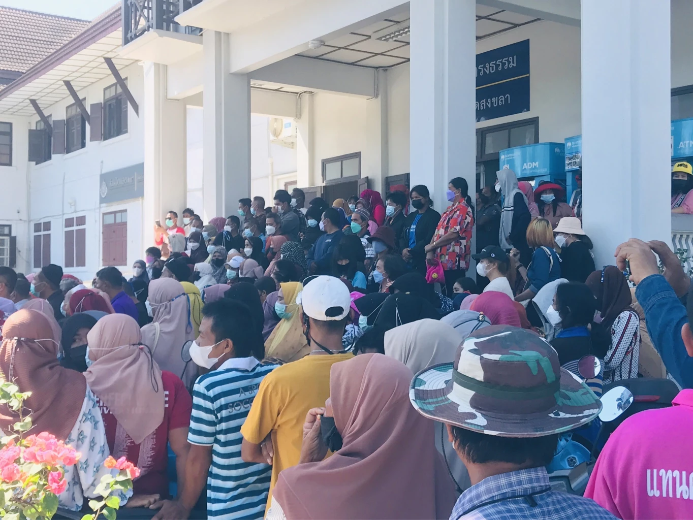 "กลุ่มหนุนจะนะ" บุกศาลากลาง แสดงจุดยืน เรียกร้องรัฐบาลเดินหน้านิคมจะนะ