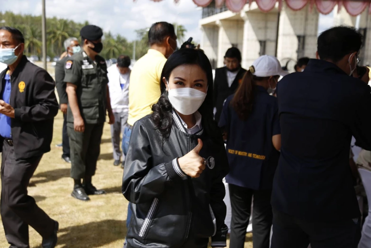 “บิ๊กป้อม” นำทัพ พปชร. ธรรมนัส-นฤมล ลงพื้นที่พบปะชาวชุมพร