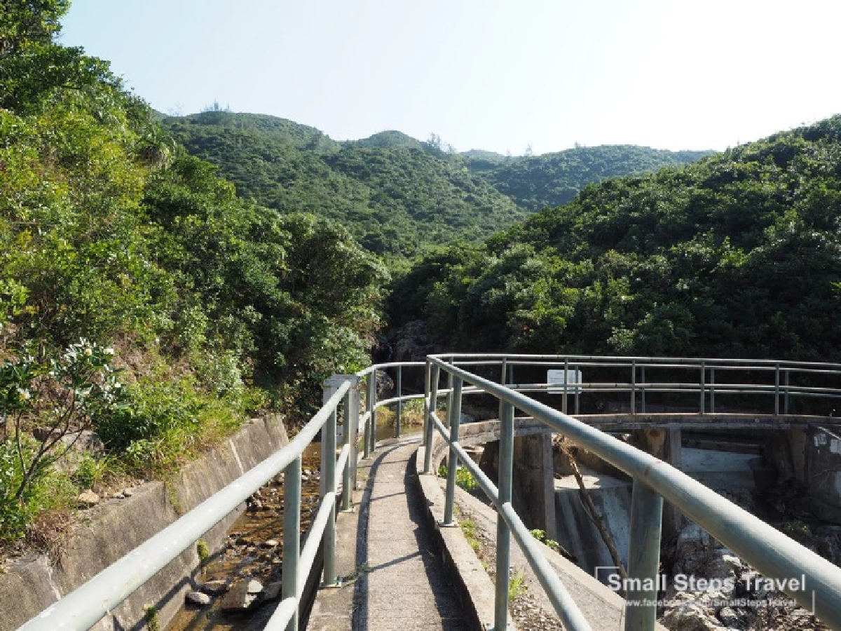 พอลงยาว ๆ เสร็จแล้วจะเป็นทางราบ ที่มีทั้งทางแบบเรียบ ๆ ในช่วงแรก จากนั้นจะเป็นแบบเป็นดิน