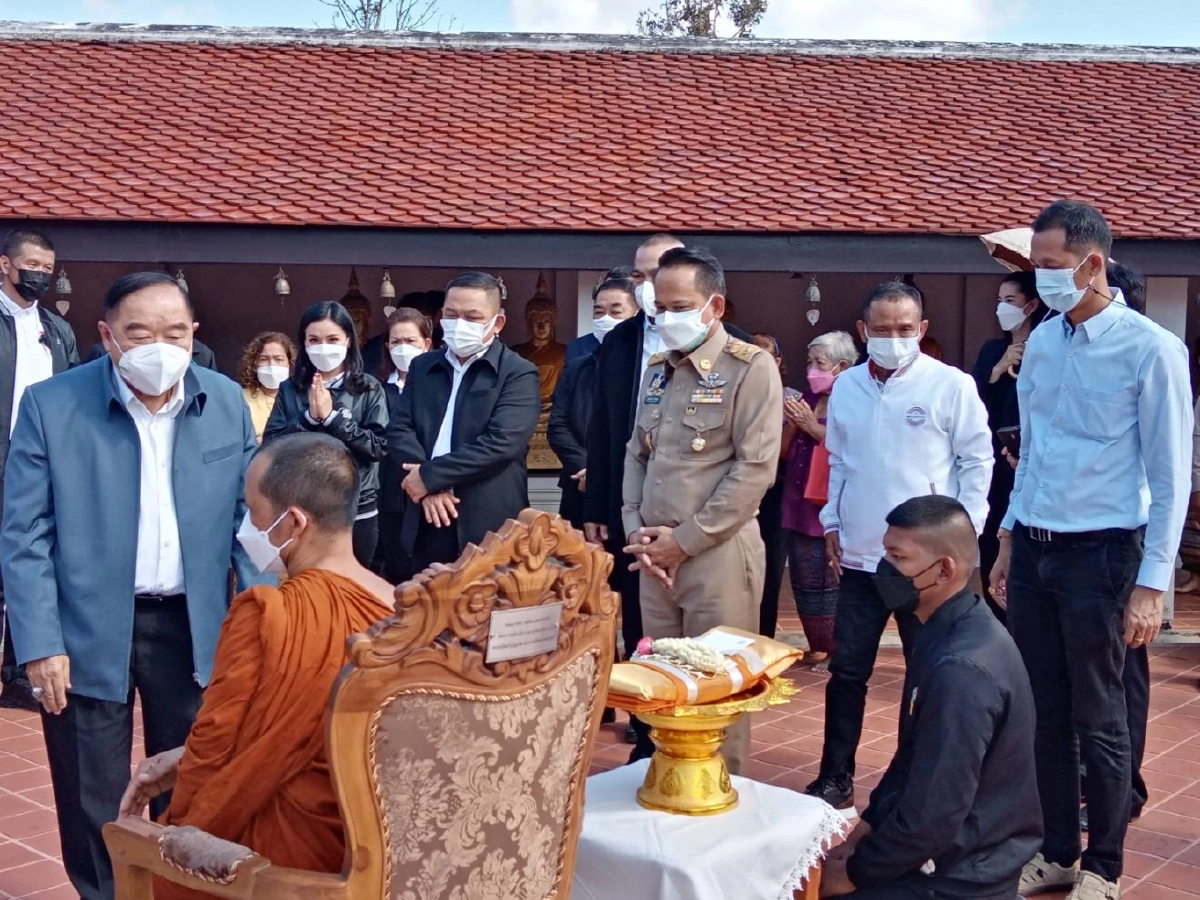 “บิ๊กป้อม” นำทัพ พปชร. ธรรมนัส-นฤมล ลงพื้นที่พบปะชาวชุมพร