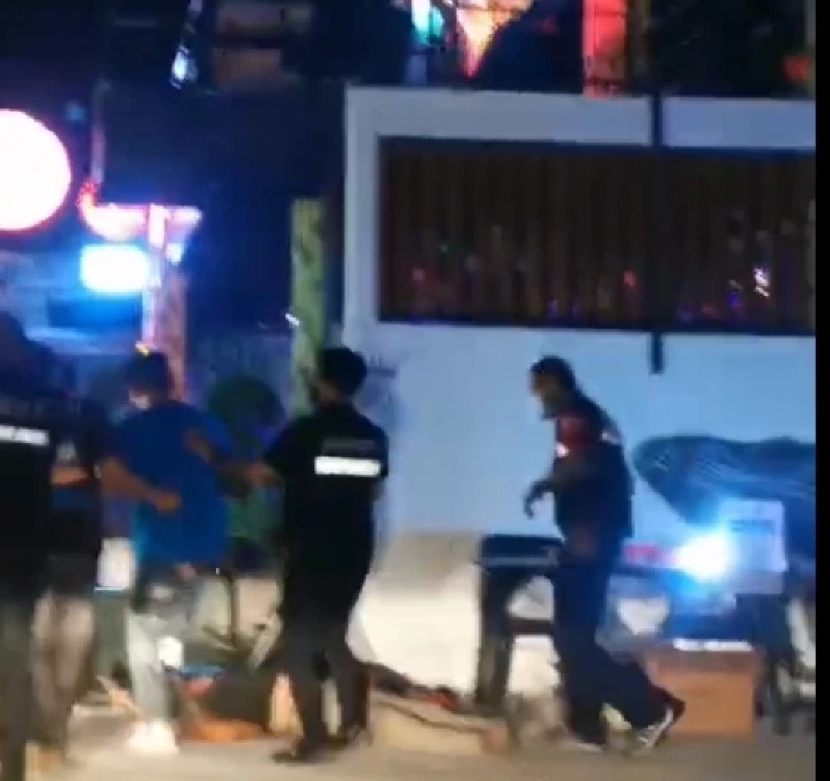 "เอ๋ มารีน" อดีตนักมวยโชว์ สิ้นใจแล้ว แก๊งพัทยา สุดเถื่อน รุมแทง-ตืบยับ