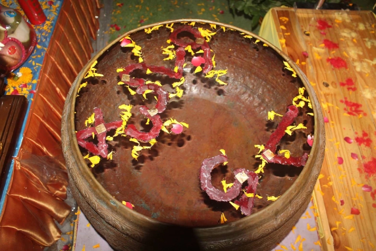 อ่างน้ำมนต์ บวงสรวง "ท้าวเวสสุวรรณ" ปาง 9 หน้า อาศรมฤาษีเณร ธาตุพุทธคุณ