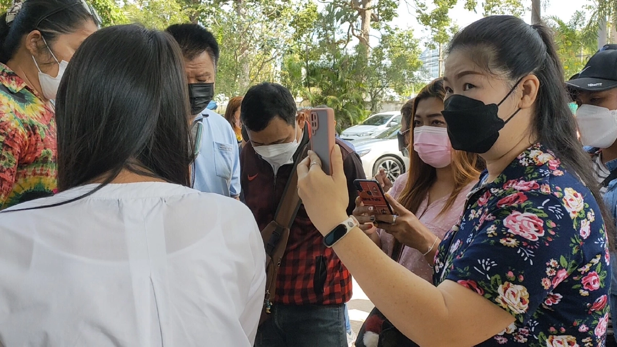 พนักงาน ใน จ.ชลบุรี ร้อง ขอคำตอบ ว่า บริษัทจะจ่ายเงินเดือน "คงค้าง" เมื่อไหร่