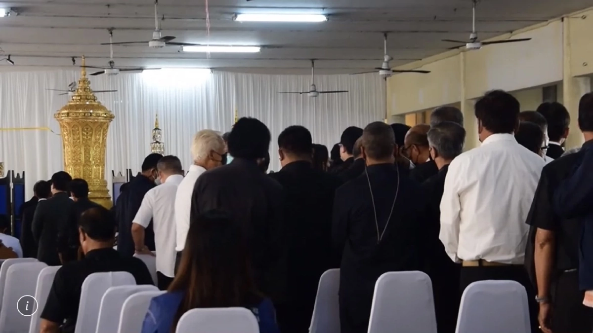 เคลื่อนร่าง "นายกคิงส์" ประกอบพิธีรดน้ำศพ ที่วัดหลวงพ่อขาว