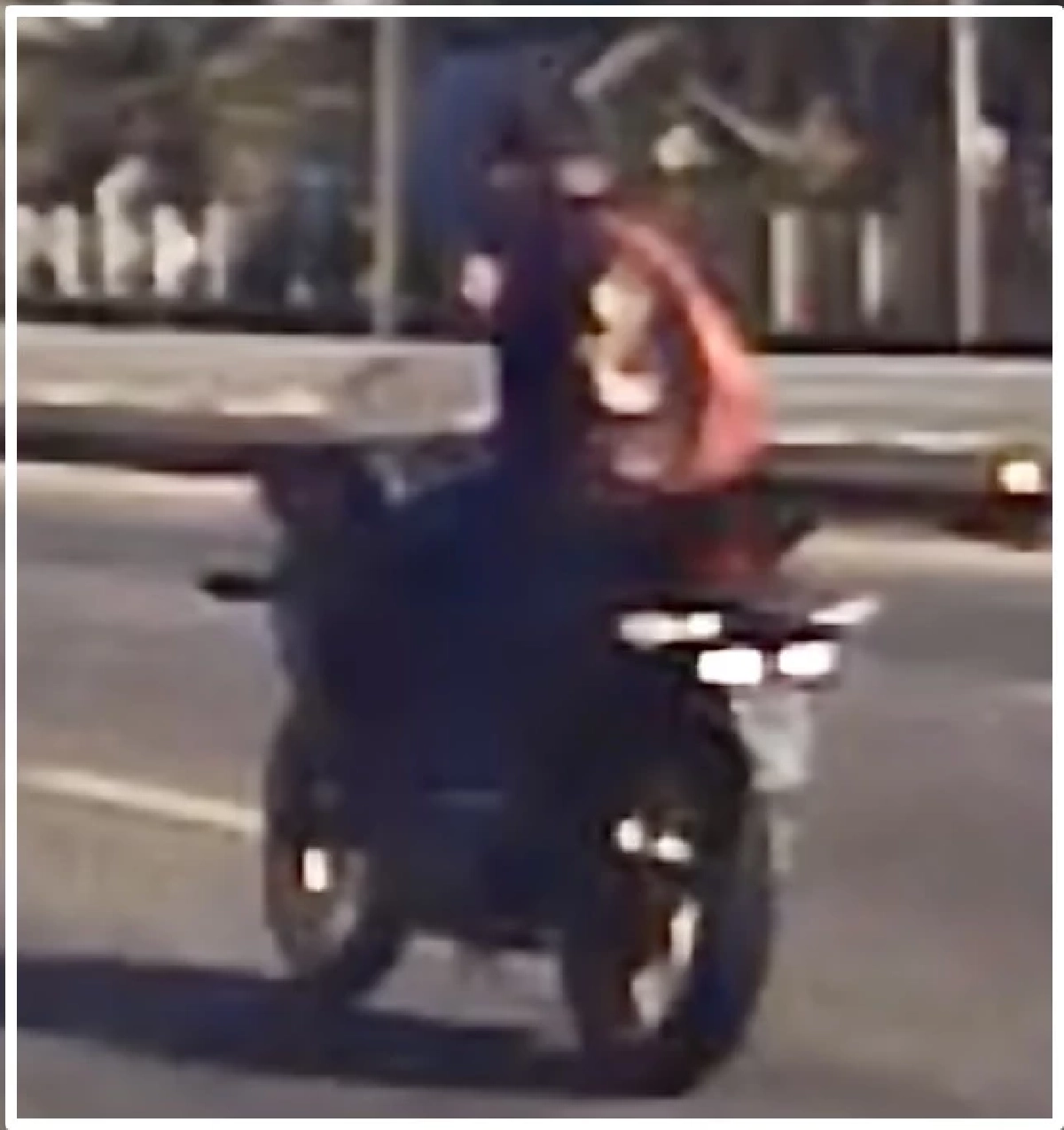 จับแล้ว มือปืน ยิงรถหาเสียง "ผู้กำกับหนุ่ย" พรรคกล้า พบยังใส่กำไลอีเอ็ม.