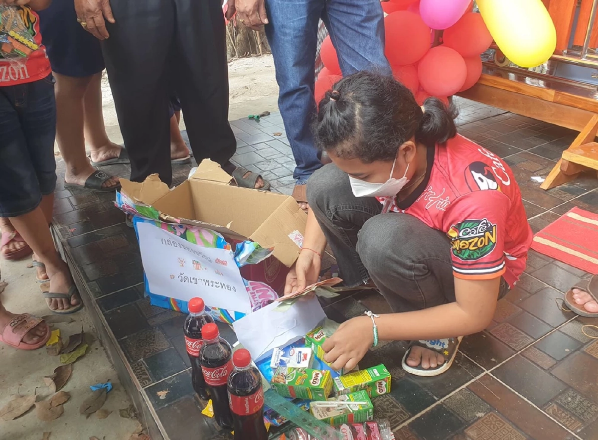 เปิดกล่องสุ่ม "วันเด็ก" หน้าศาลาทรงไทย "ไอ้ไข่" วัดเขาพระทอง นครศรีธรรมราช