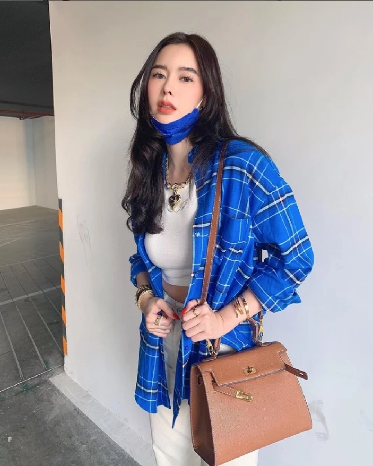 "ไอซ์ ปรีชญา" เจ็บหนัก กระดูกเท้าข้างขวาหัก นอนใส่เฝือกอยู่บนเตียง