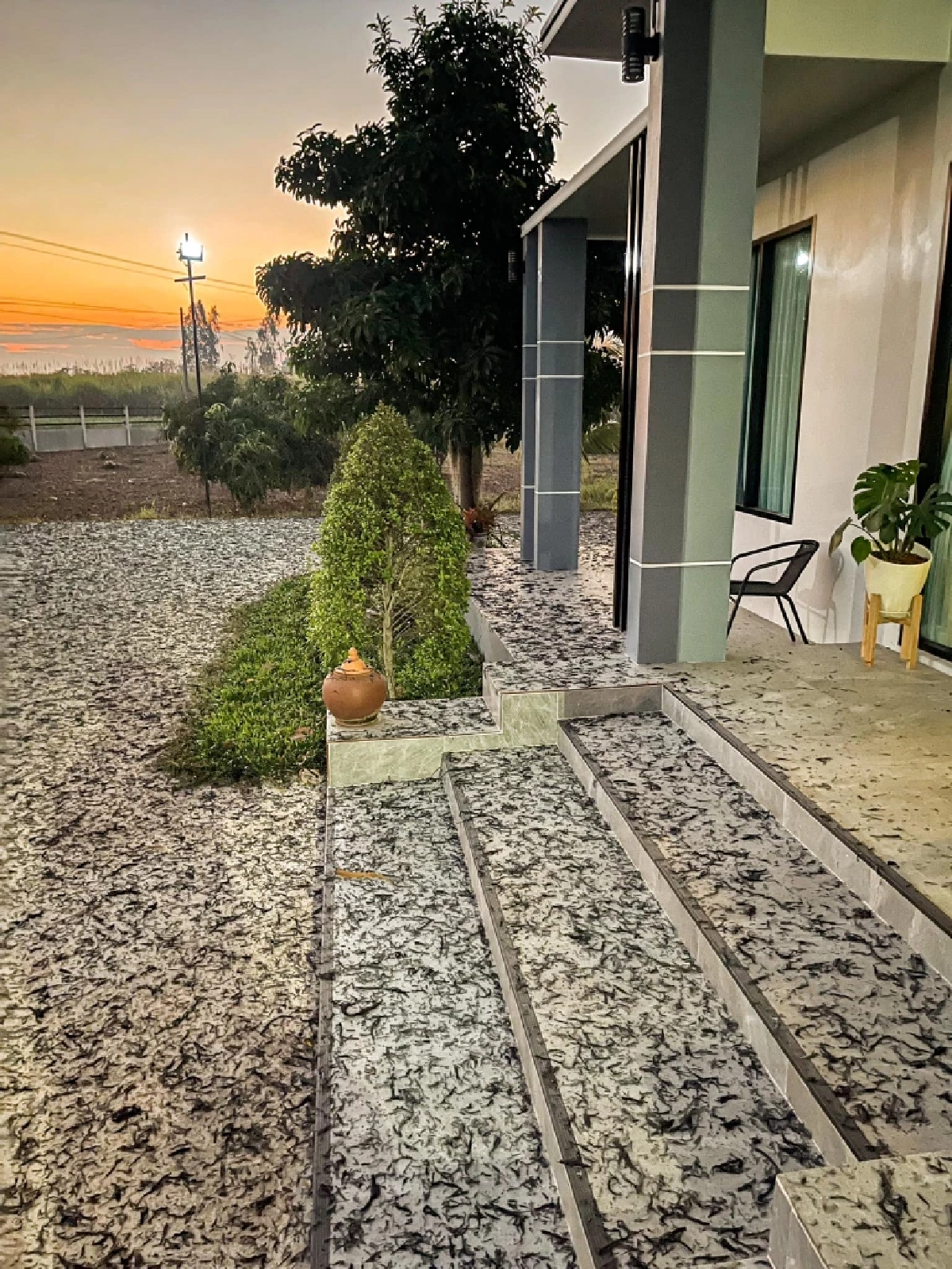 เผาอ้อย, เผาไร่อ้อย, เขม่าควัน, หน้าบ้าน