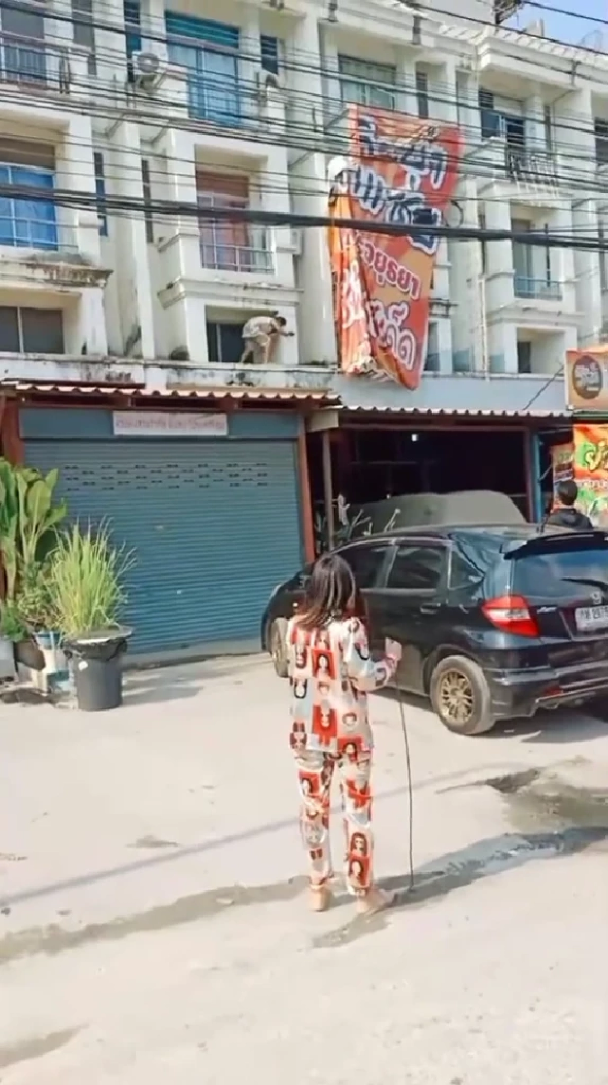 โจร, โจรปีนตึก, ไล่จับ, อาคารพาณิชย์