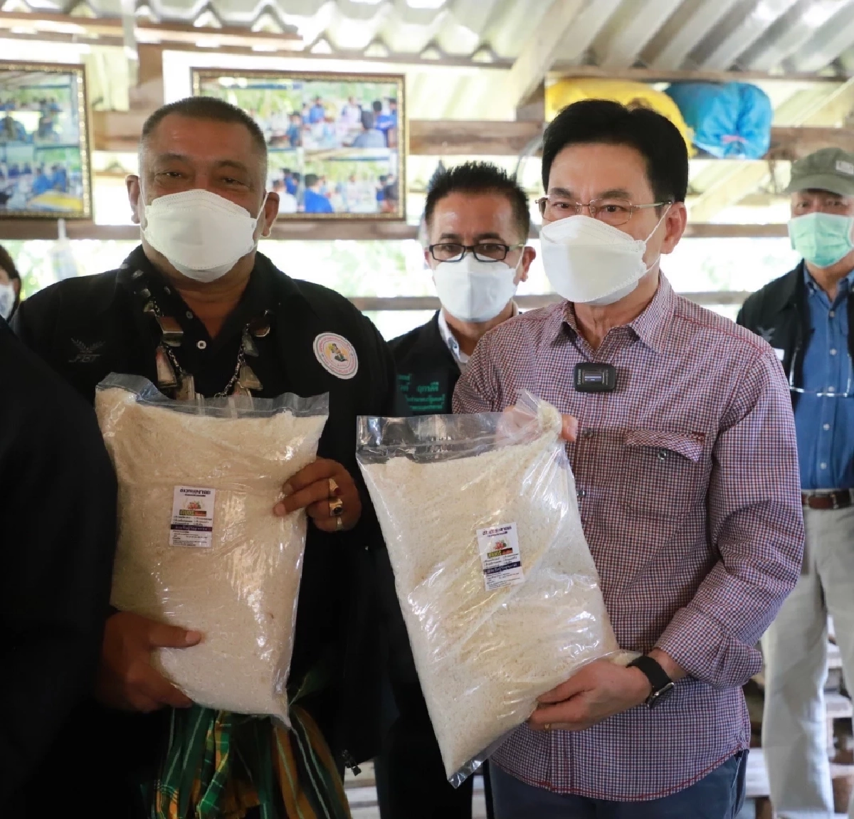 จุรินทร์ ลักษณวิศิษฎ์ รองนายกฯและรมว.พาณิชย์ 