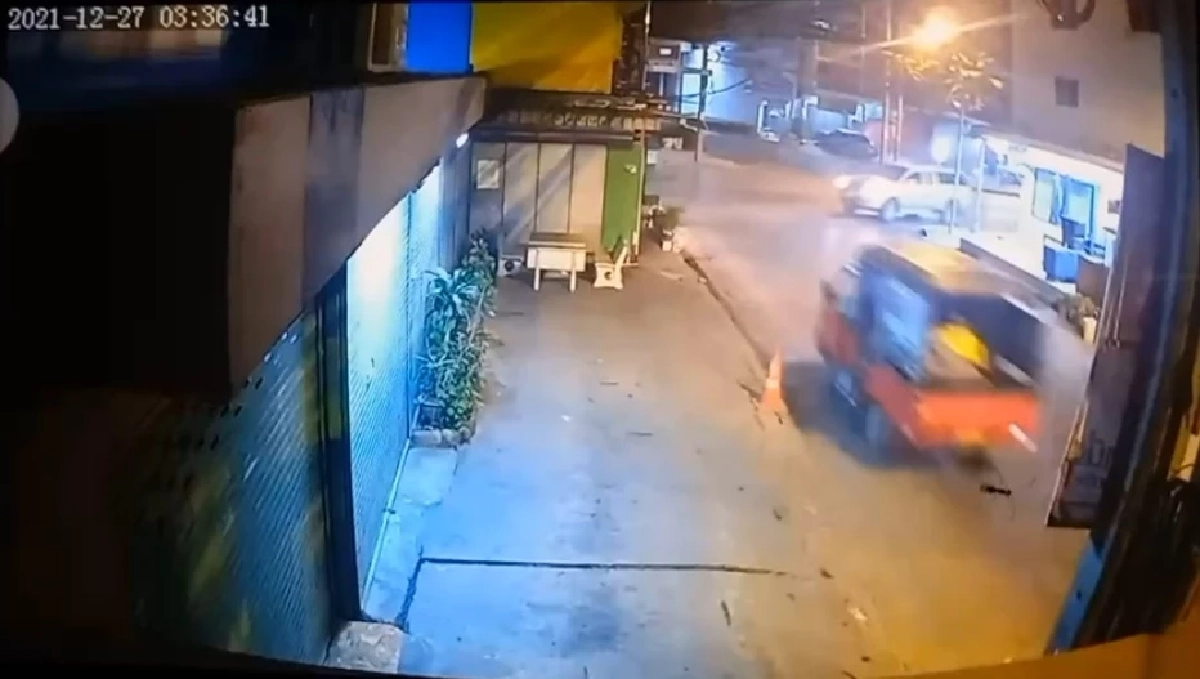 เปิดวงจรปิด "แก๊งซูบารุ" อาละวาด บุกร้านนมแพะ ย่านทุ่งครุ ขโมยบอนสี ราคาแสน