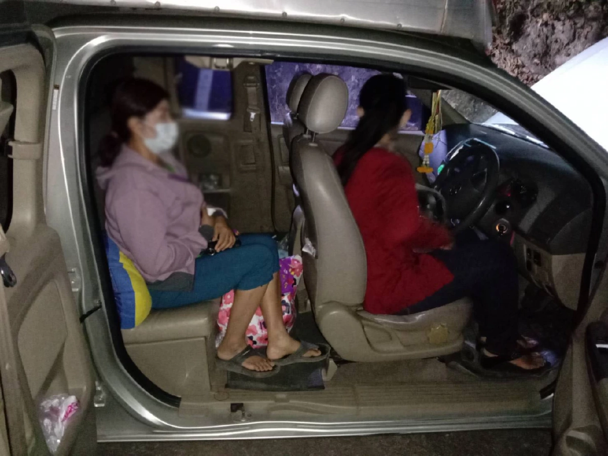 ฉก.ลาดหญ้า บุกจับ "แรงงานเมียนมา" ลอบเข้าไทยซุกถ้ำนับ 100 หวังหางานทำในไทย