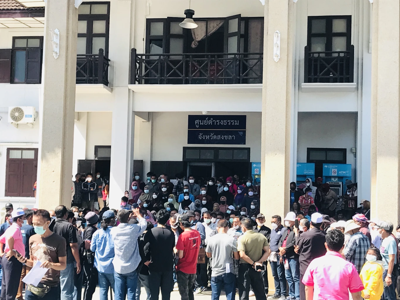 "กลุ่มหนุนจะนะ" บุกศาลากลาง แสดงจุดยืน เรียกร้องรัฐบาลเดินหน้านิคมจะนะ