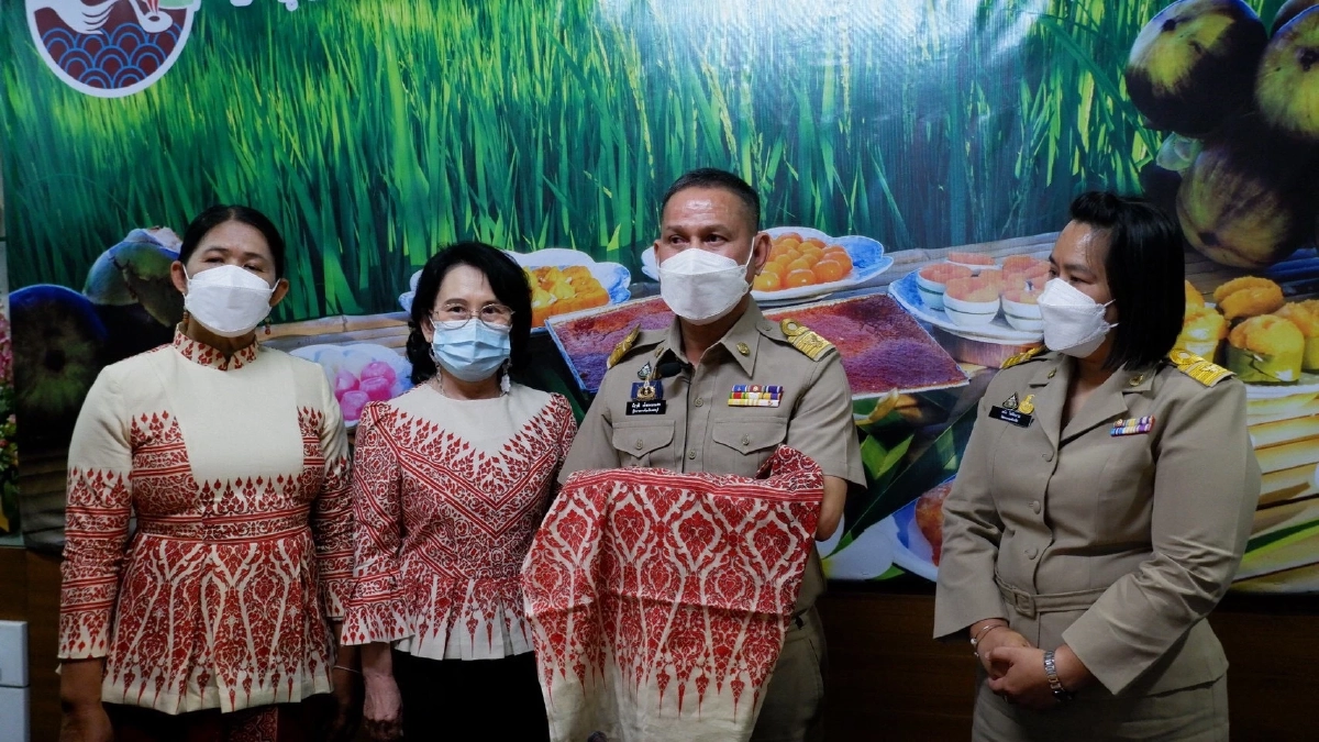 ของดี "สุวรรณวัชร์" ลายผ้าอัตลักษณ์ประจำจังหวัดเพชรบุรี