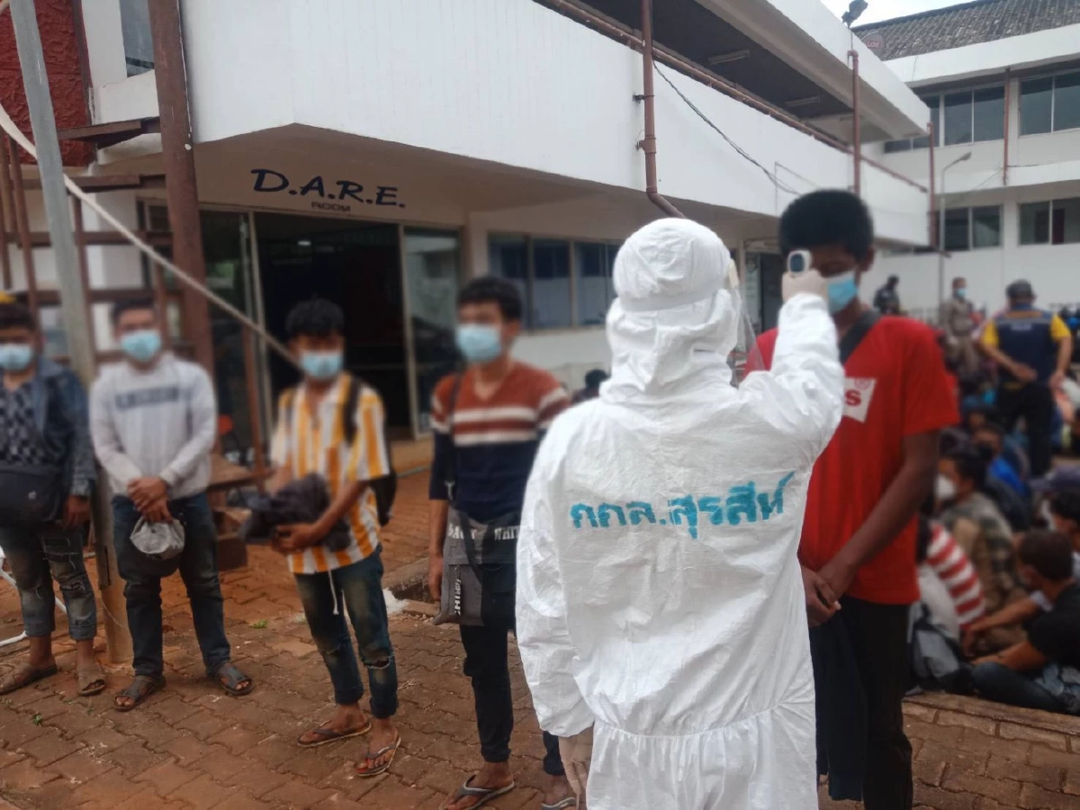 ฉก.ลาดหญ้า บุกจับ "แรงงานเมียนมา" ลอบเข้าไทยซุกถ้ำนับ 100 หวังหางานทำในไทย