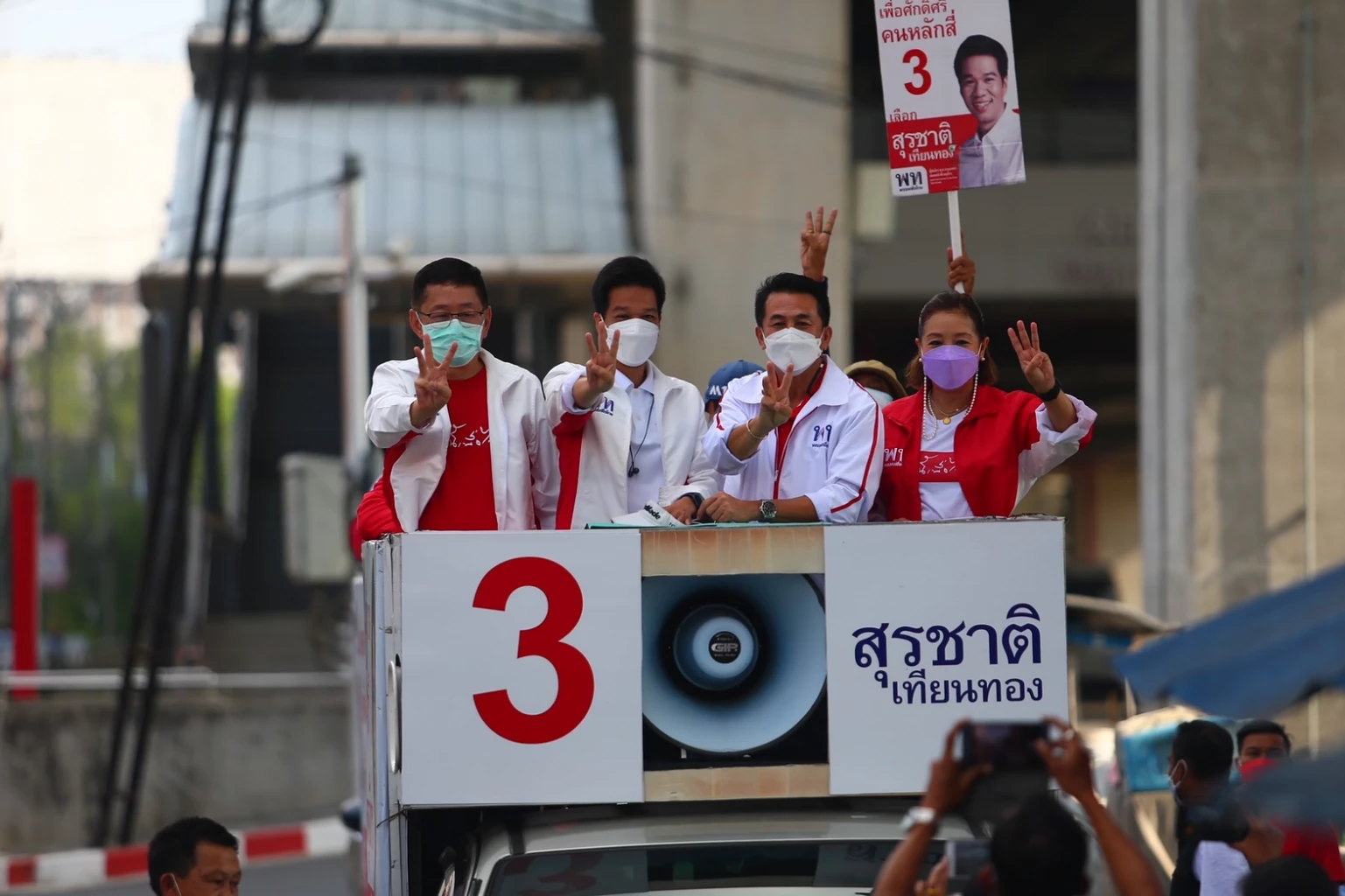 รู้จัก "สุรชาติ เทียนทอง" สายเลือดเทียนทอง คว้าเก้าอี้เลือกตั้งซ่อมหลักสี่