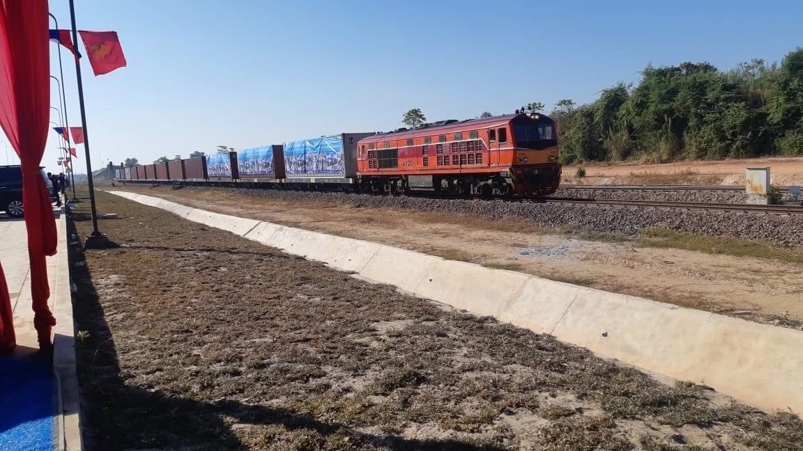 รถไฟไทยขนส่งสินค้าผ่านท่าบก-ท่านาแล้ง เชื่อมรถไฟจีน-ลาว