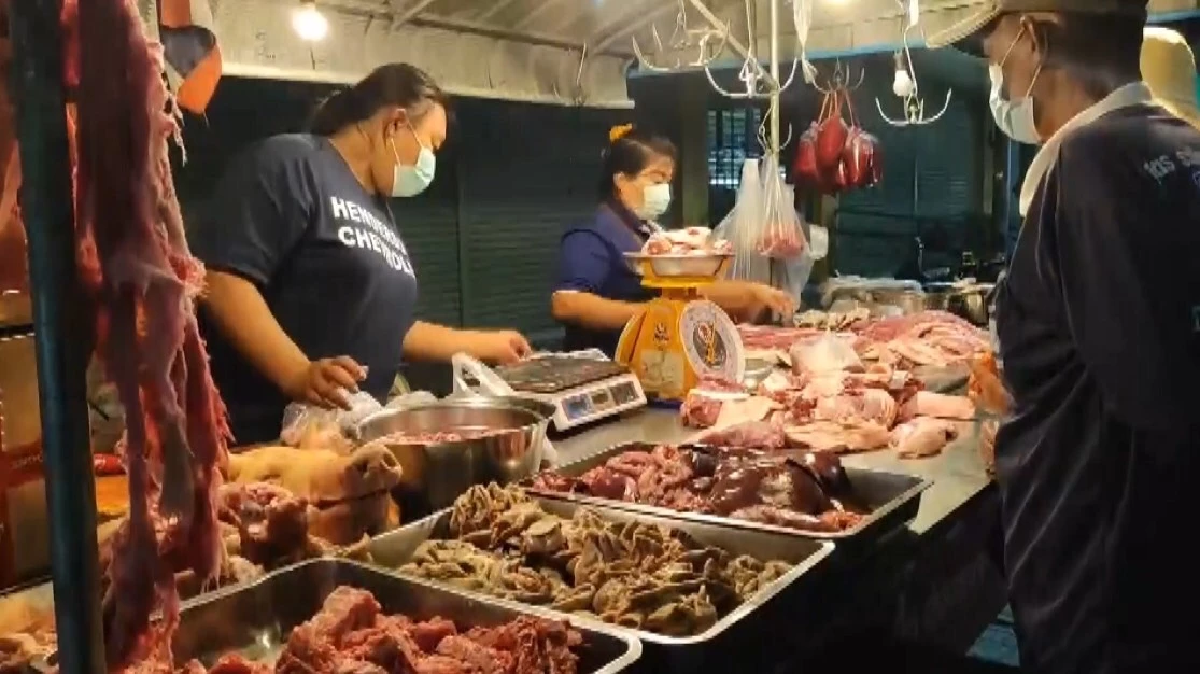 \"เขียงหมู\" สุพรรณบุรี ตรึงราคาขาย ไม่ให้แพง กำไรน้อย ลูกค้าก็ซื้อได้