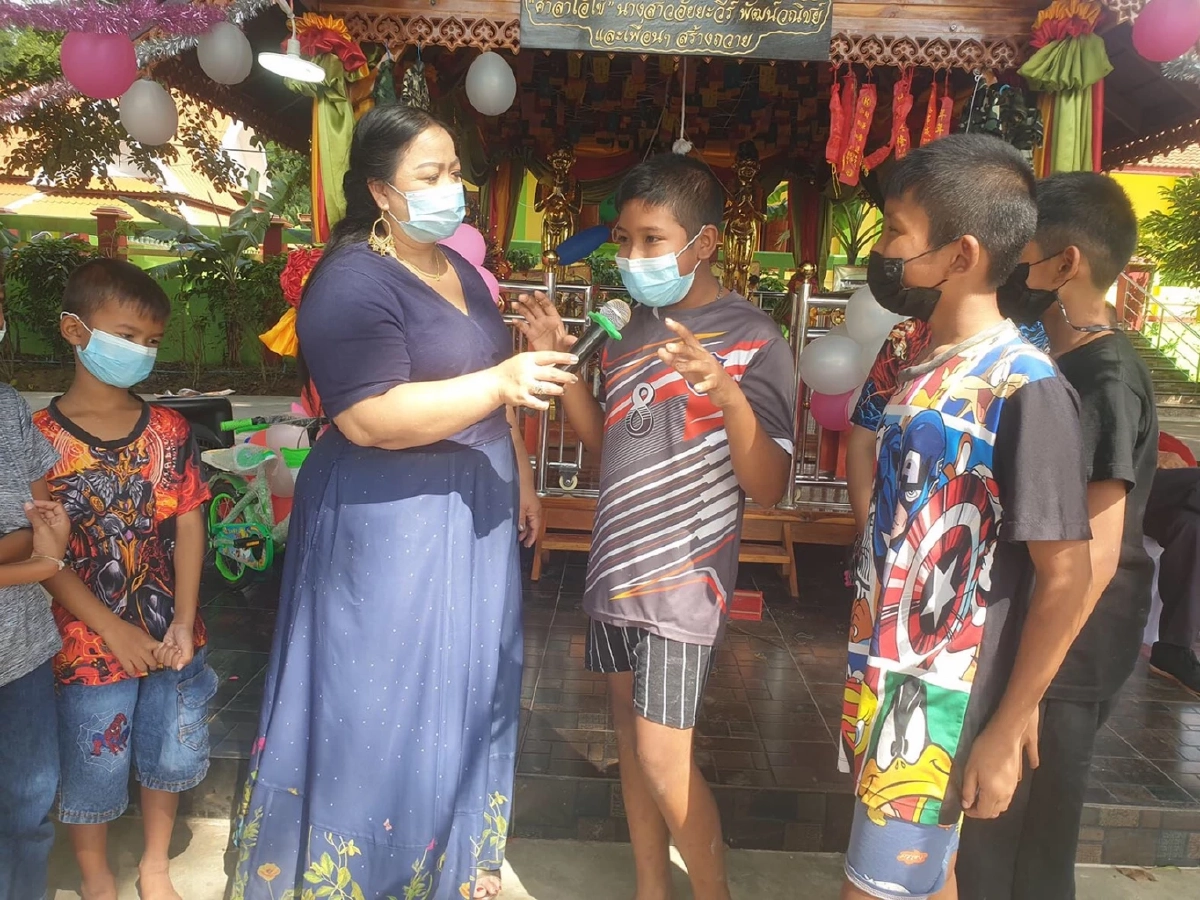 เปิดกล่องสุ่ม "วันเด็ก" หน้าศาลาทรงไทย "ไอ้ไข่" วัดเขาพระทอง นครศรีธรรมราช