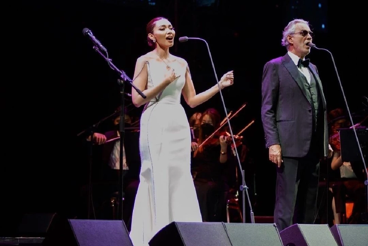 แห่แชร์ภาพ "แก้ม" สปิริตแรง ร้องเพลงงานเคานต์ดาวน์ ภูเก็ต  เก้าอี้โหรงเหรง