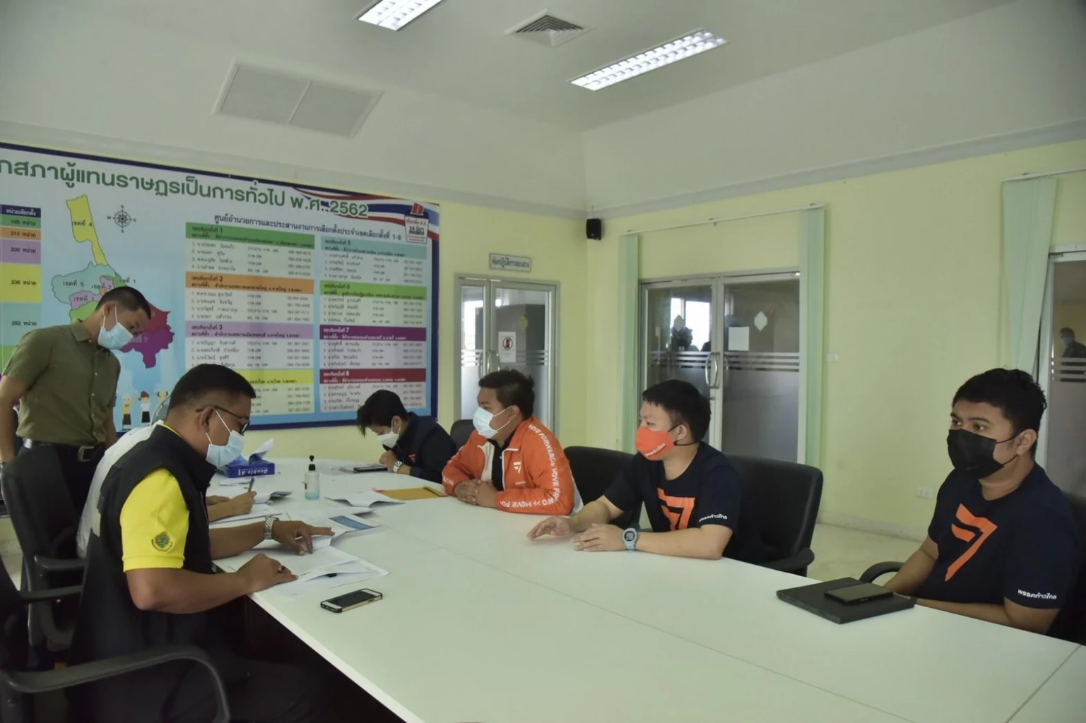 ก้าวไกลจี้กกต.ฟัน “ธรรมนัส-พปชร.” หาเสียงเข้าข่ายสัญญาให้ผลประโยชน์