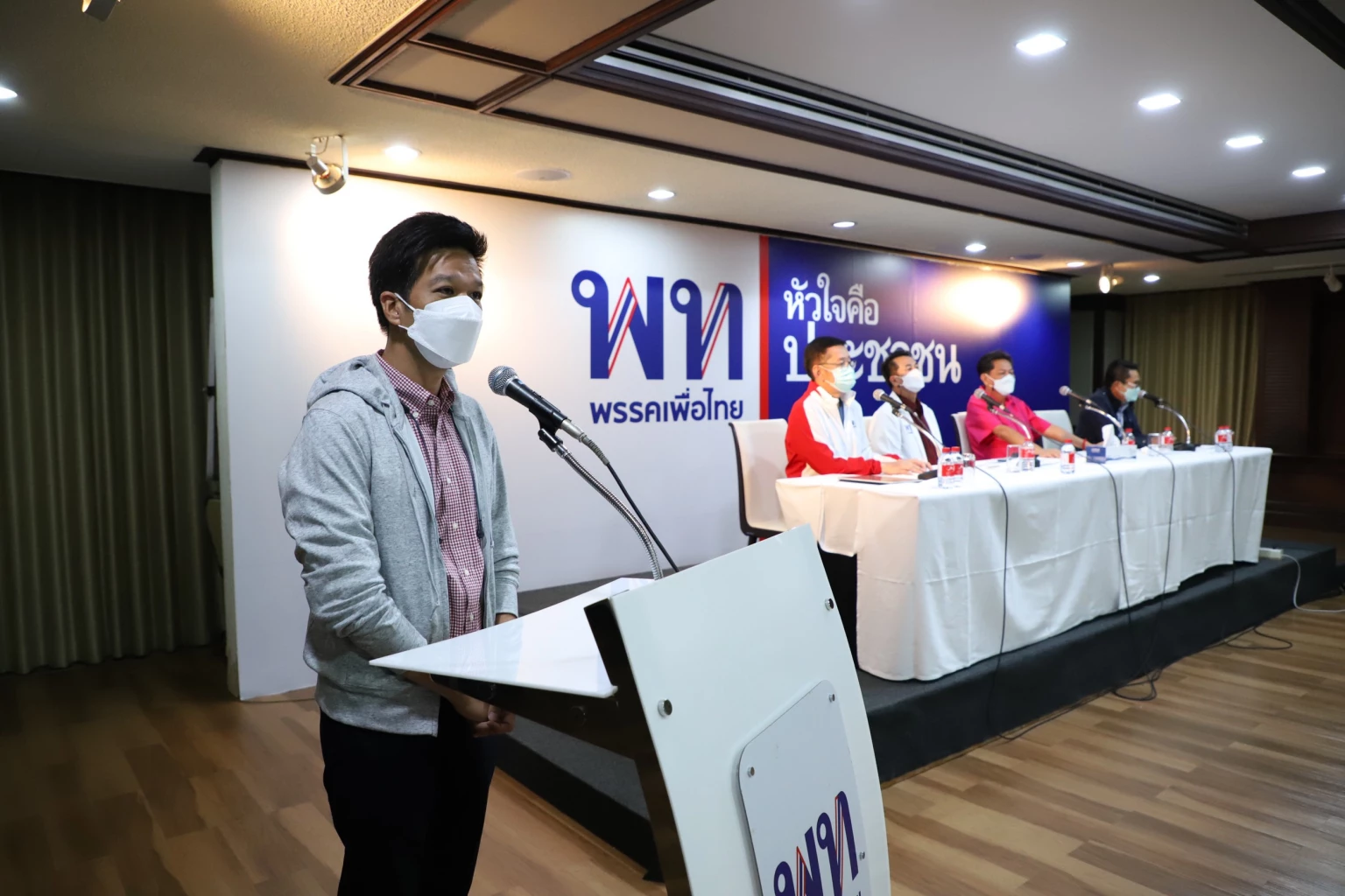 "สุรชาติ เทียนทอง" ว่าที่ส.ส.เขต 9 เข้าร่วมประชุมพรรคครั้งแรก