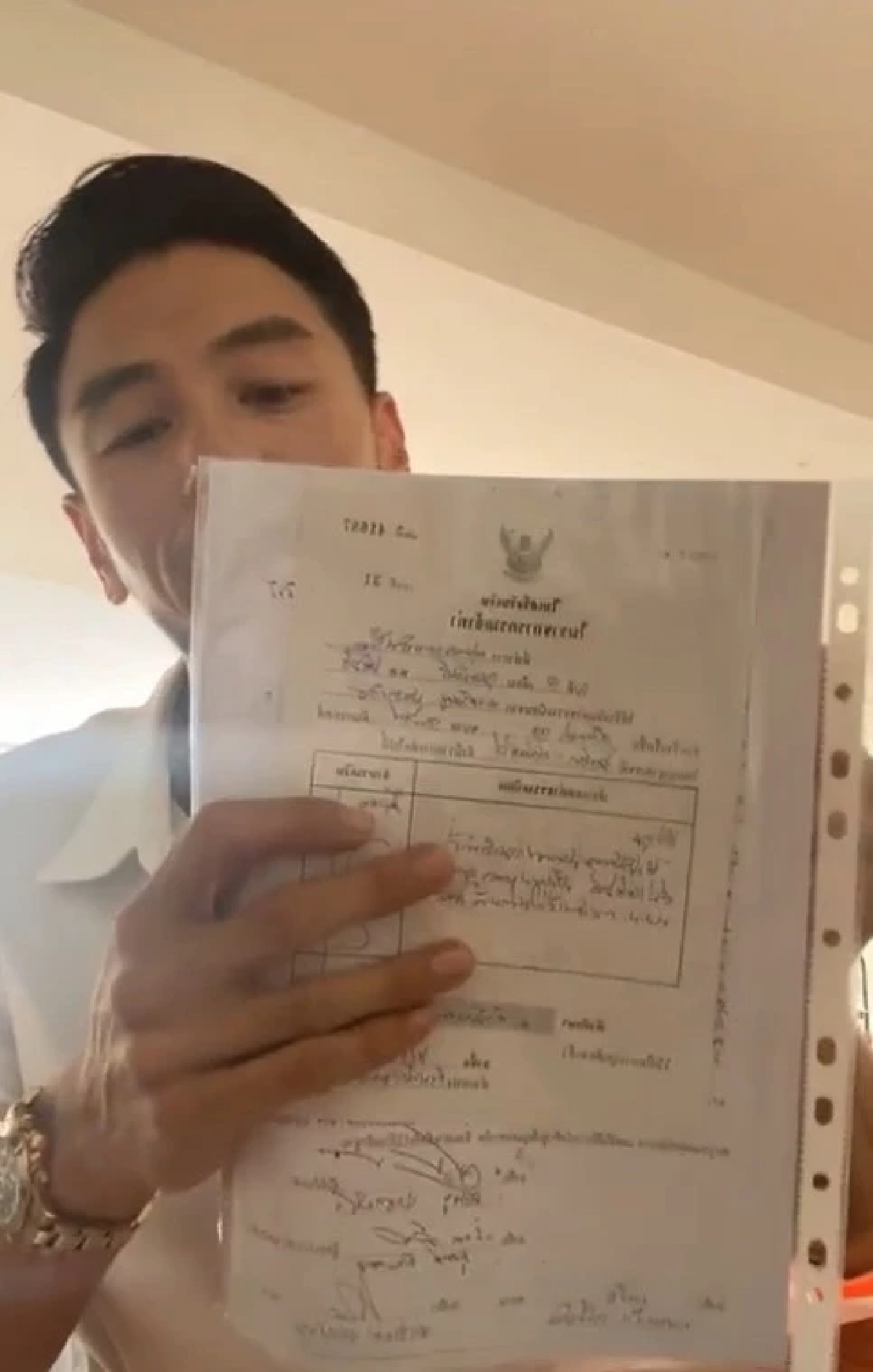 \"บีม ศรัณยู\" โชว์ใบเสร็จค่าปรับ 2 หมื่น ตำรวจเตรียมส่งฟ้อง ขับรถไม่จดทะเบียน