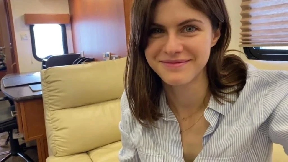 สุดช็อกดาราดังระดับฮออลีวูดถูกหนุ่มปริศนาถือปืนตามถึงหน้าบ้าน