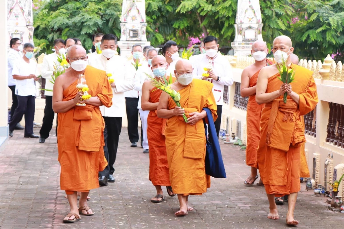 "วันมาฆบูชา 2565" พุทธศาสนิกชนกาฬสินธุ์ ร่วมสวดมนต์ เวียนเทียน