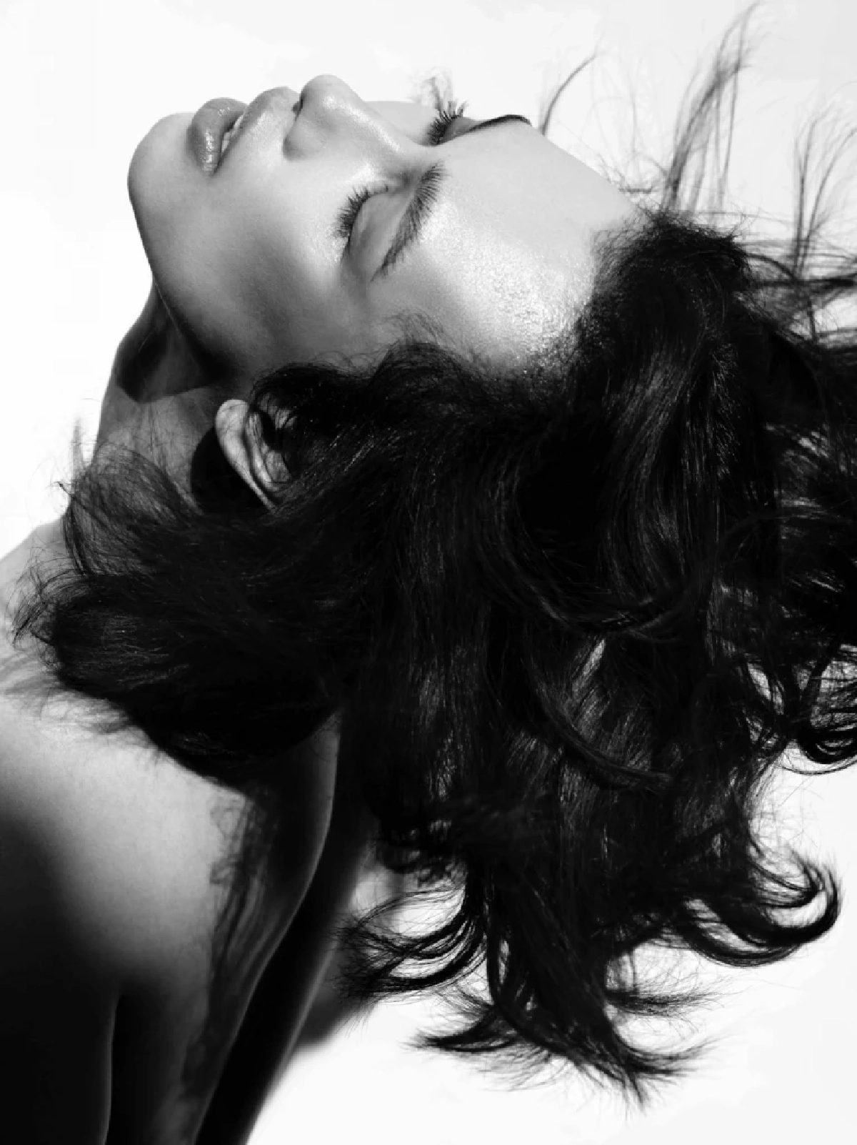 "เต้ ปิยะรัฐ" โชว์หุ่นเซ็กซี่สุดแซ่บ หมดเงิน 100 ล้าน พึ่งศัลยกรรม