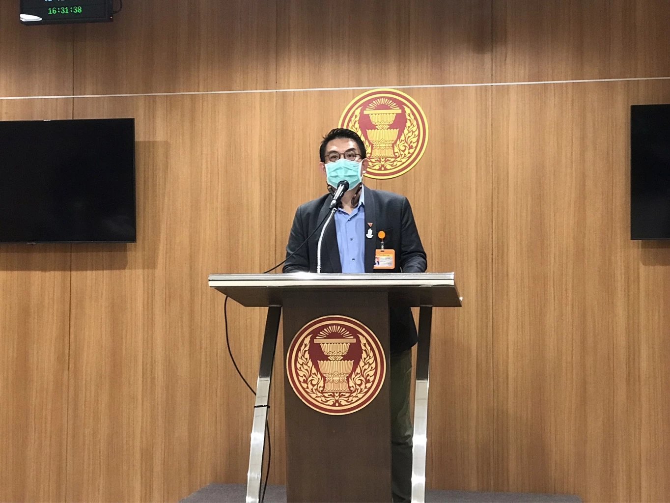 " วิโรจน์ ลักขณาอดิศร " แถลงลาออก ส.ส. สู้ศึก "เลือกตั้งผู้ว่าฯกทม." เต็มตัว