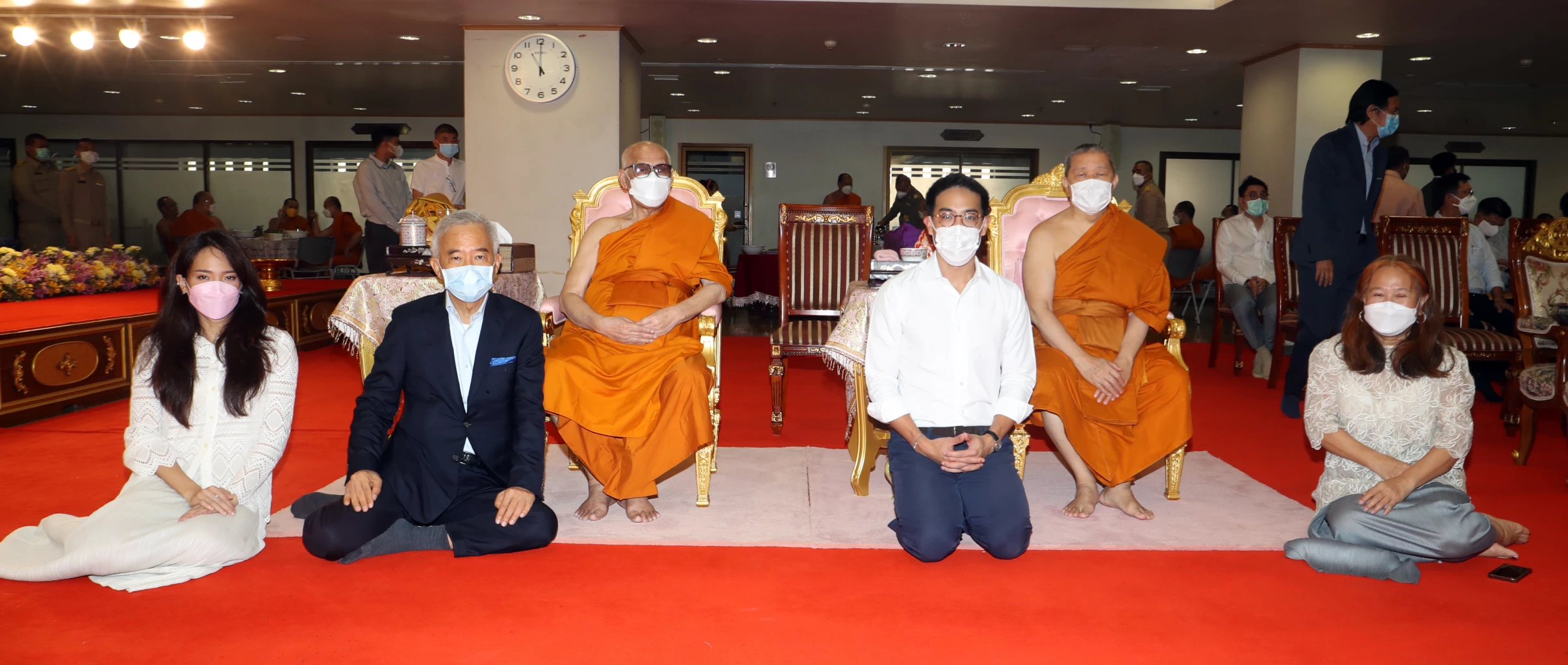 "สุวัจน์" ขอพร "หลวงพ่อทองคำ" ครบ 67 ปี ไทยพ้นโควิด-เศรษฐกิจกลับมาดีดังเดิม