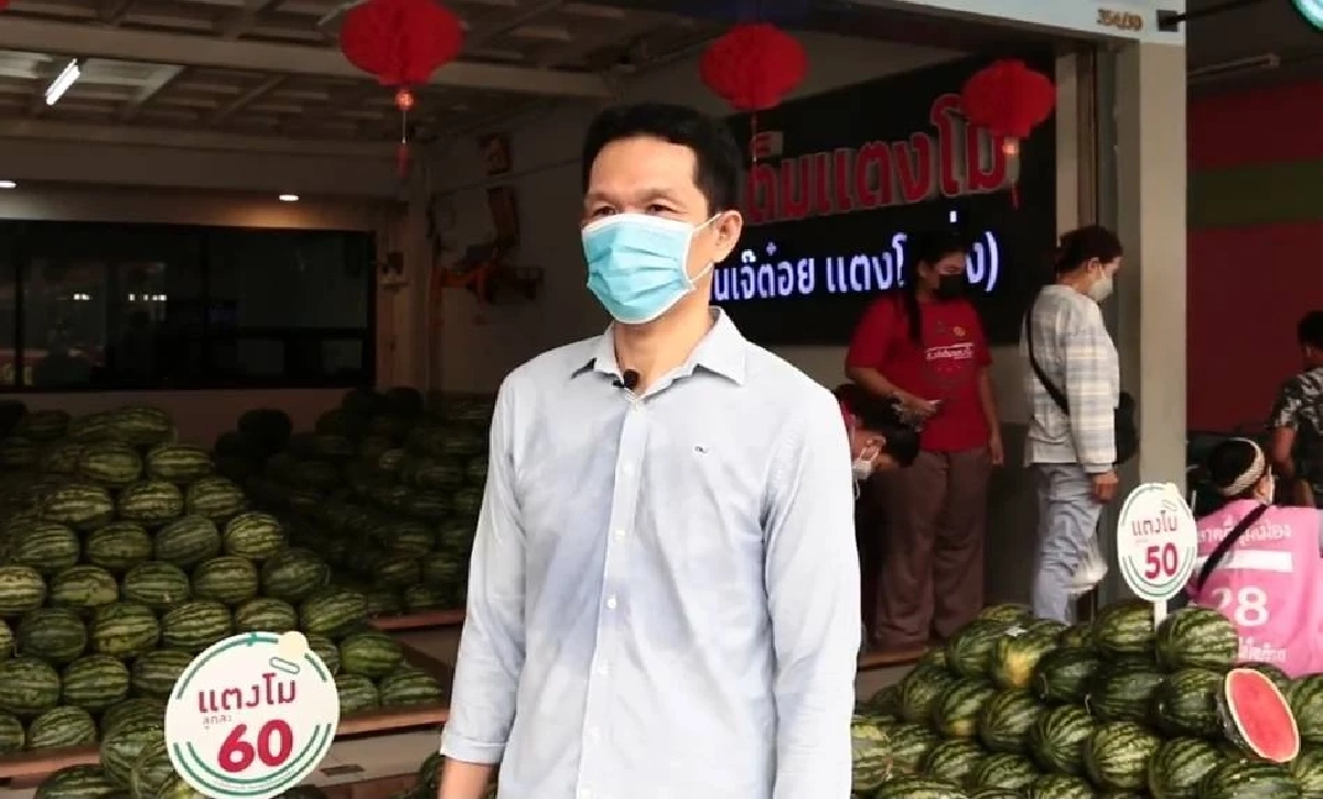 สุดอึ้ง อาชีพทีมโยนคัดแยก "แตงโม" รับวันละ 8 พัน สร้างรายได้หลักแสนต่อเดือน