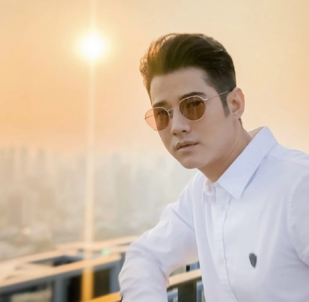 "มาริโอ้" ลงรูป "จันจิ" พร้อมให้ดอกไม้ช่อโต ความคลั่งรักนี้ นานๆ ได้เห็นที