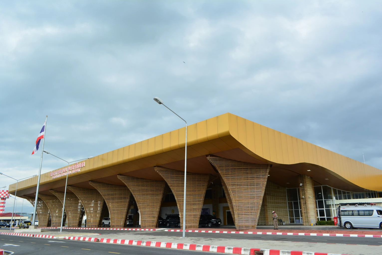 อนุทิน-ศักดิ์สยาม ควงแขนตรวจสนามบินเบตง เตรียมเปิดพาณิชย์เดือนนี้