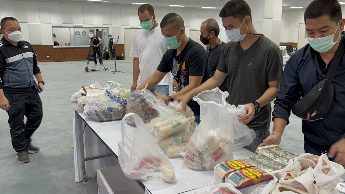 ทลายแหล่งผลิต "ไส้กรอกมรณะ" ยึดของกลางเพียบ หลังนร.ซื้อกินเกือบตาย