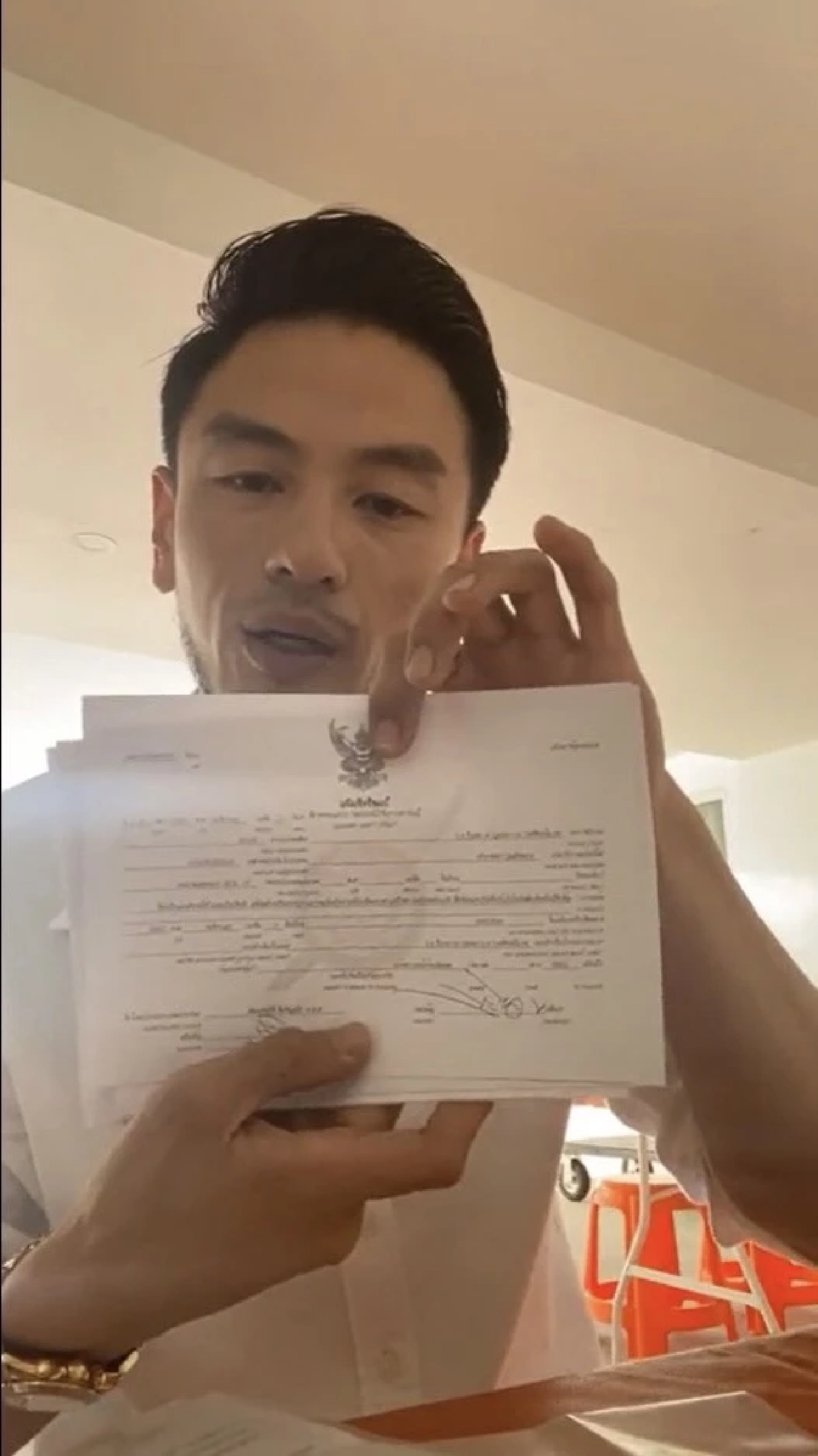 \"บีม ศรัณยู\" โชว์ใบเสร็จค่าปรับ 2 หมื่น ตำรวจเตรียมส่งฟ้อง ขับรถไม่จดทะเบียน