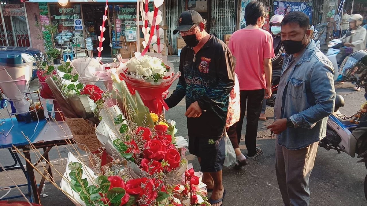 "กุหลาบ" ราคาพุ่งรับ "วาเลนไทน์"  ปีนี้ไม่คึกคัก หลังพิษโควิด-19 ทำศก.ซบเซา