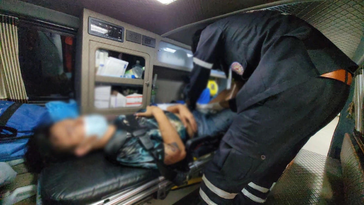 "2 โจ๋ปากน้ำ" กลับจากเที่ยวงานโคมไฟ เกิดเขม่นกับอีกกลุ่มโดน "ไล่แทง"สาหัส