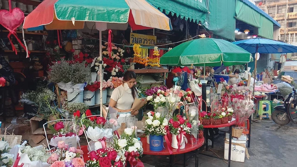 "กุหลาบ" ราคาพุ่งรับ "วาเลนไทน์"  ปีนี้ไม่คึกคัก หลังพิษโควิด-19 ทำศก.ซบเซา