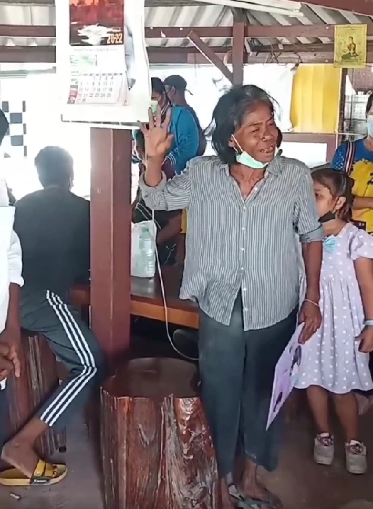 ตำรวจสิชล งานเข้า ยายวัย70 "ประกาศฆ่าตัวตาย" สวดยับ คดีลูกชายถูกยิงไม่คืบ