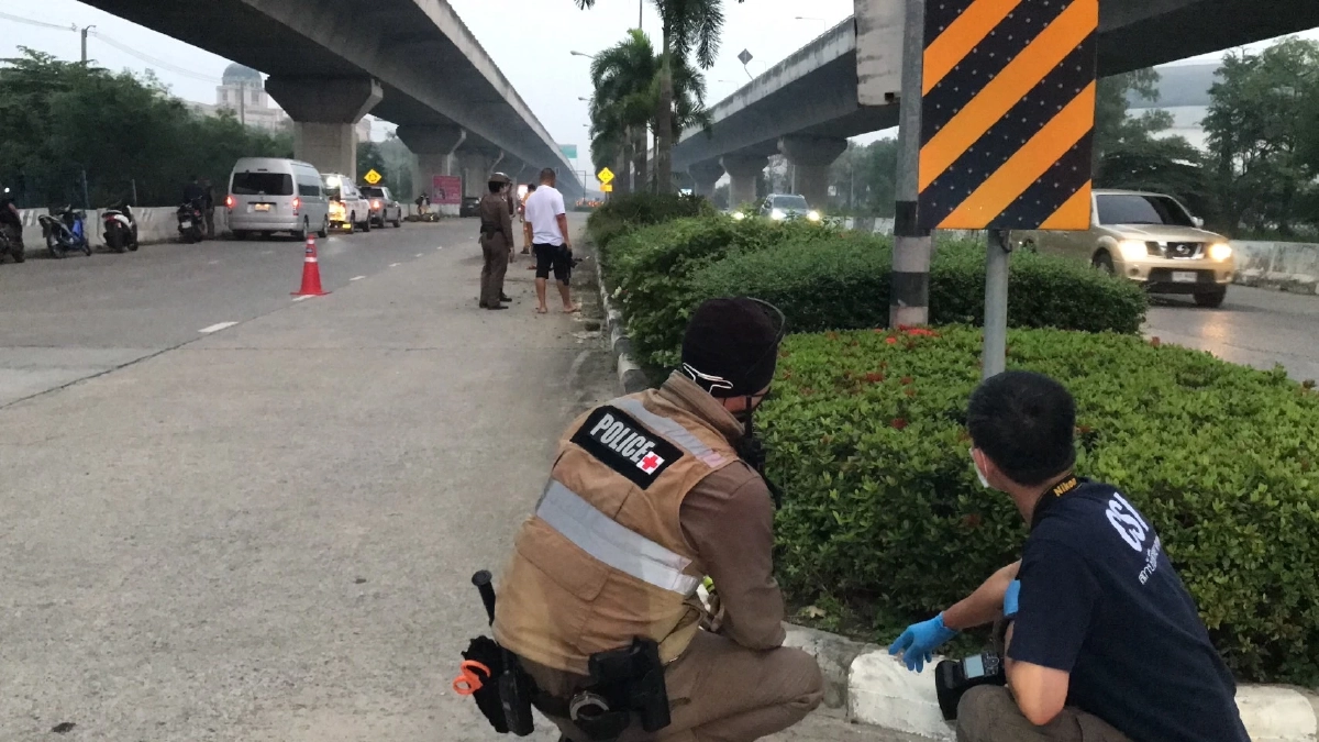 ซิ่งบิ๊กไบค์ 300 ซีซี ชะตาขาด รถเสียหลัก เสยเกาะกลางถนน ร่างกระเด็น "ดับสยอง"