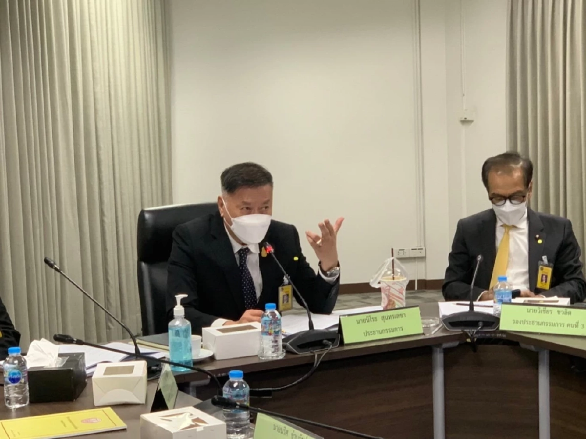 "อภิปราย" ยังไม่จบ "รัฐบาล" - "ฝ่ายค้าน" ซัดกันอีกยก นอกสภา