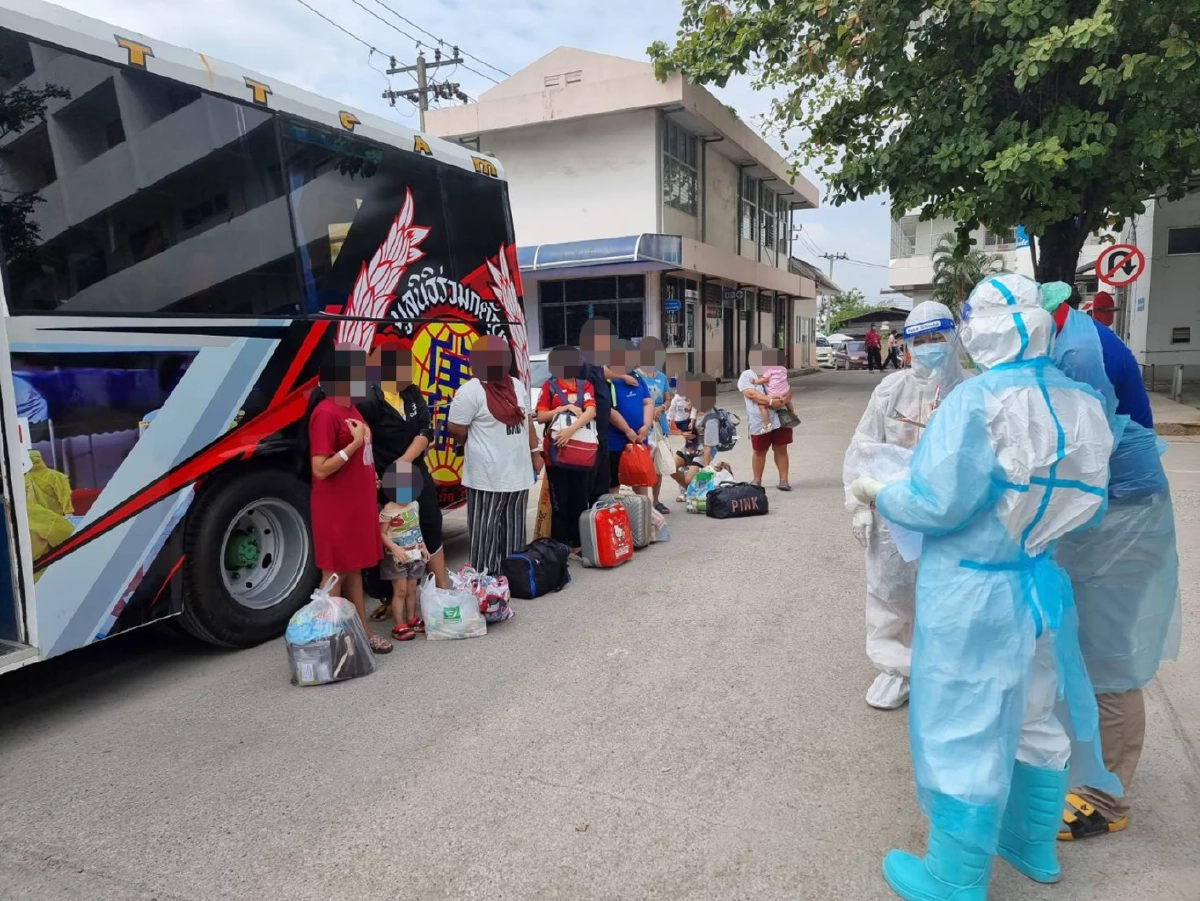 สมุทรปราการ "โควิด" พุ่ง อันดับ 3 ของประเทศ กักตัวรพ.สนาม ทั้งเด็ก ผู้สูงอายุ