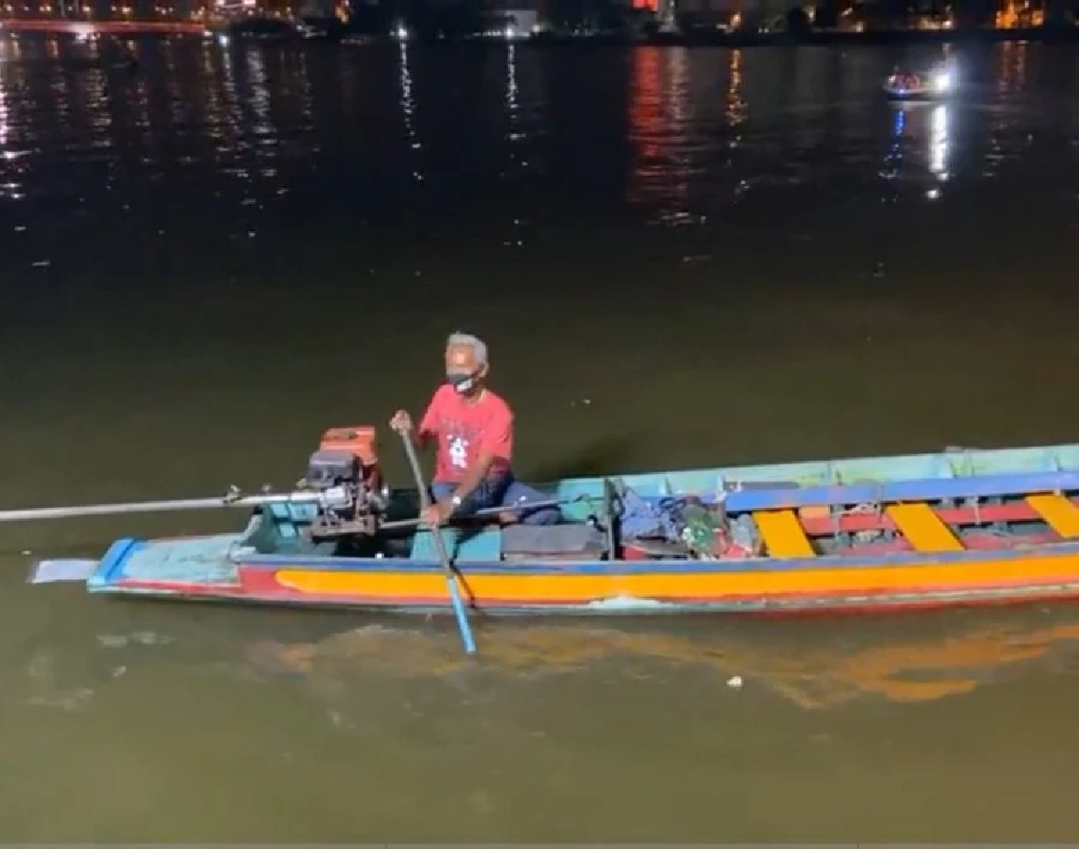ชื่นชม "ลุงเสื้อแดง" ขับเรือหางยาว ตามหา "แตงโม" ทั้งวันทั้งคืน
